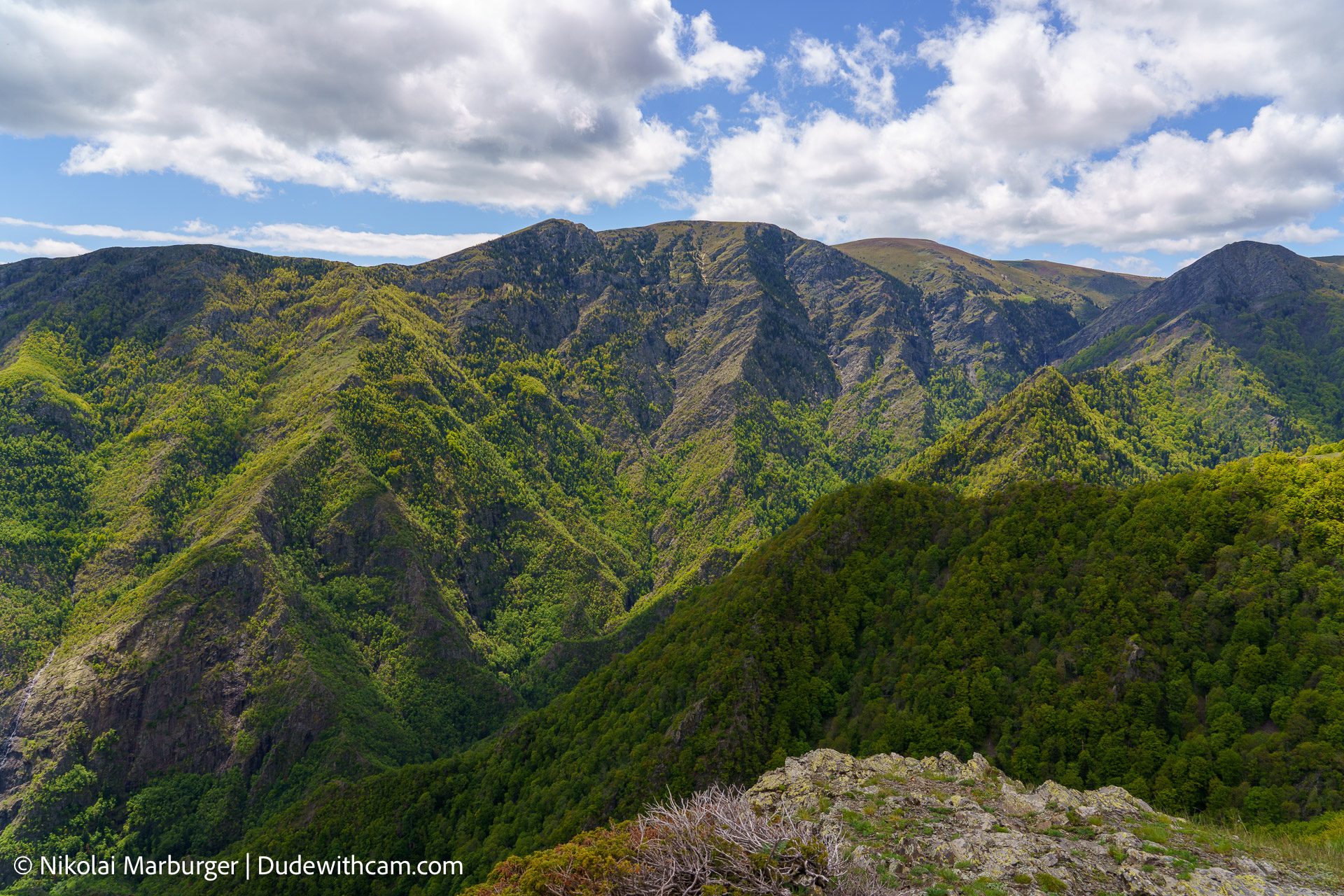 The hike to the Ray Hut is quite popular for the locals. It is a 20,5km hike back and forth and has an incline of 1050m.